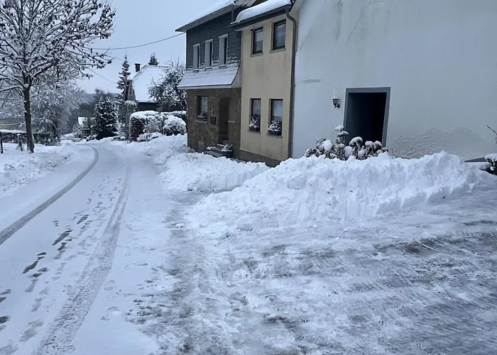 Neuville In Medendorf , Ruhige Lage, * Bullange